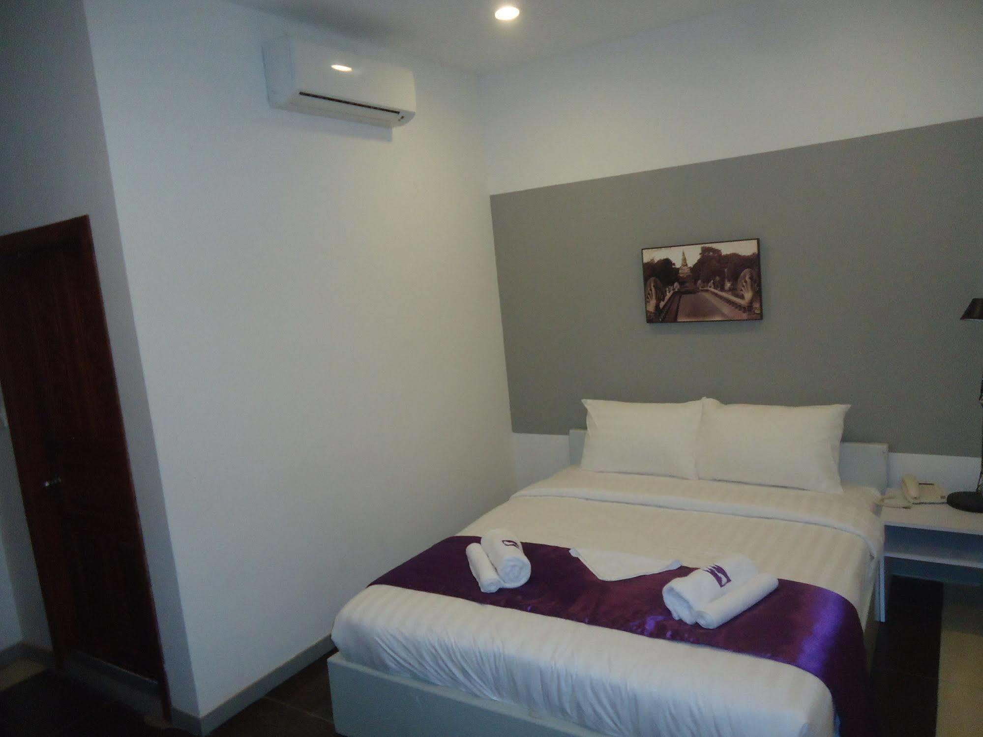 White Residence Hotel & Apartment Phnom Penh Eksteriør billede
