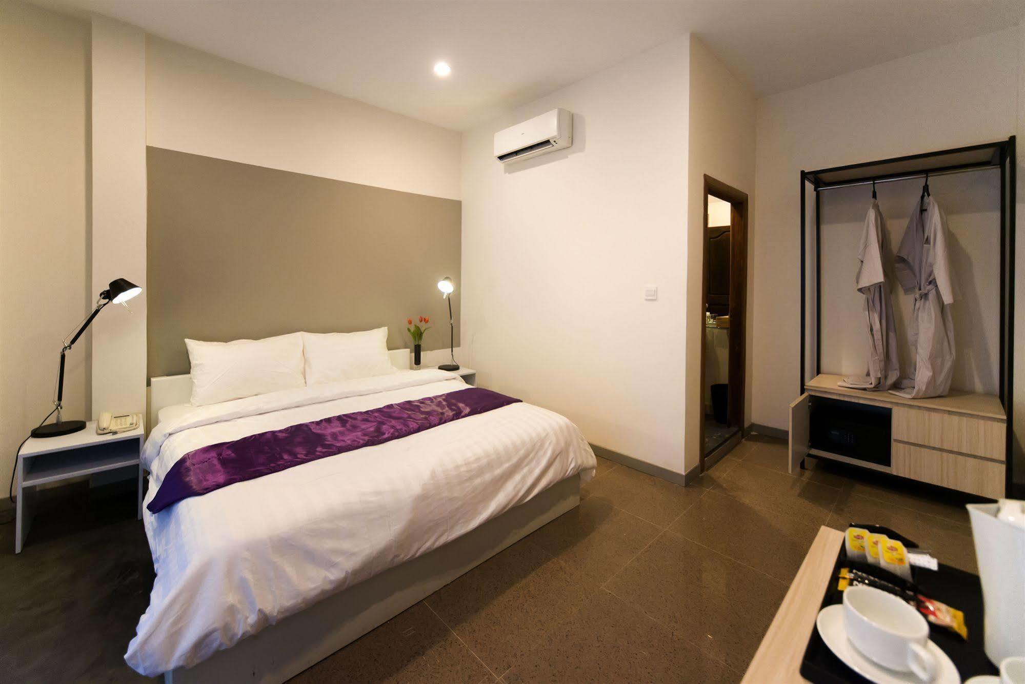 White Residence Hotel & Apartment Phnom Penh Eksteriør billede
