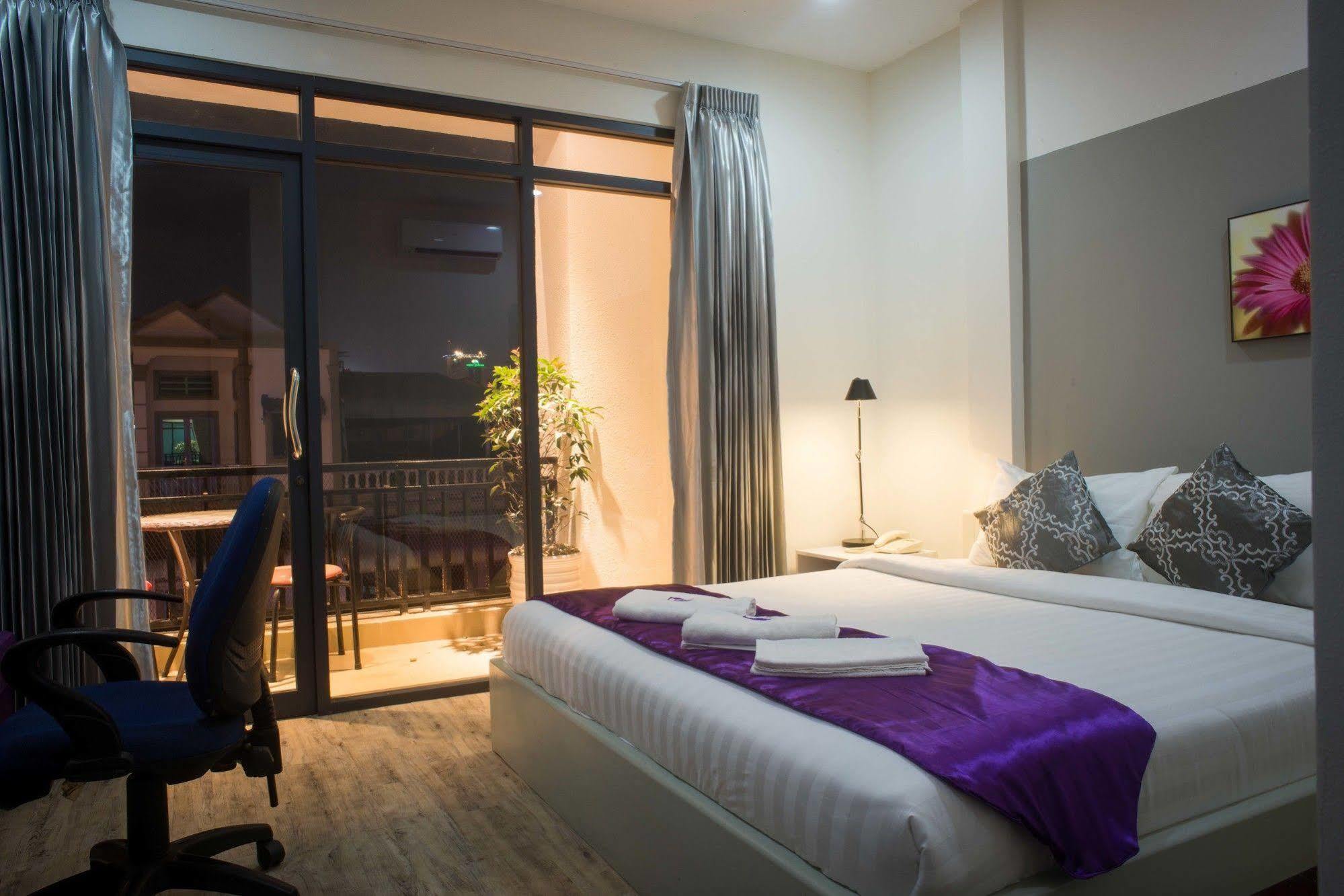 White Residence Hotel & Apartment Phnom Penh Eksteriør billede